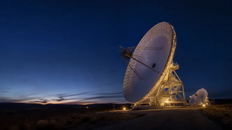 Large satellite ground station supporting resilient communications