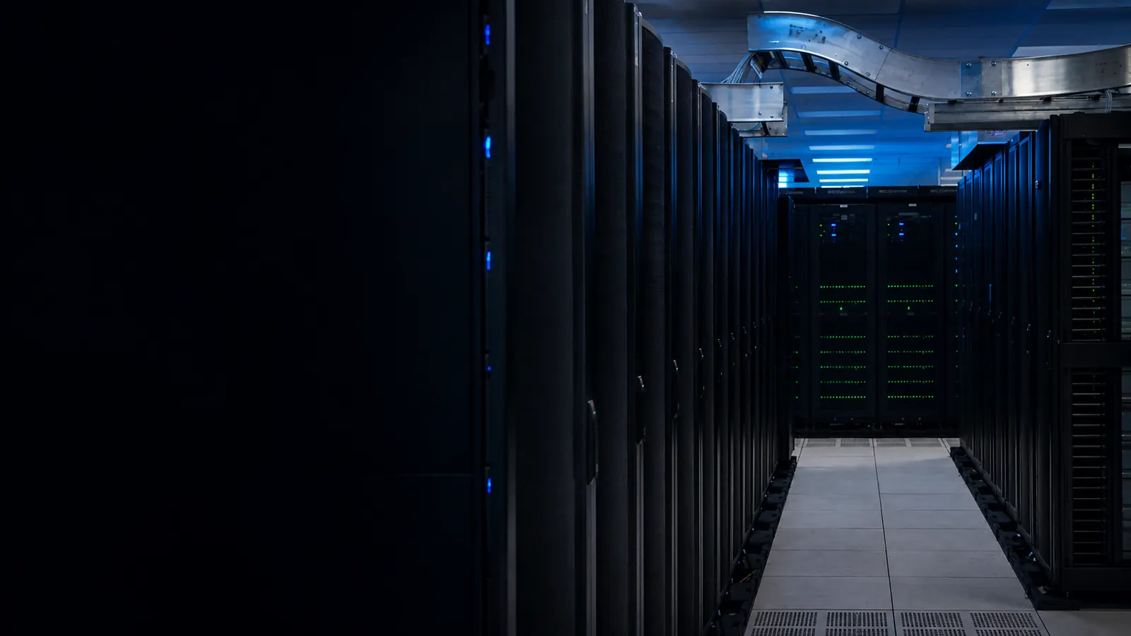 Betriebsfähige Serverinfrastruktur, die sichere AI- und Daten-Workflows unterstützt
